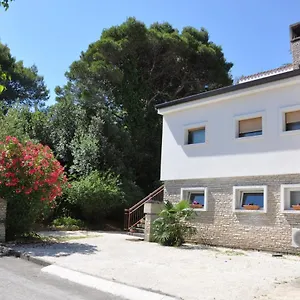 Natasa , Pola Croazia